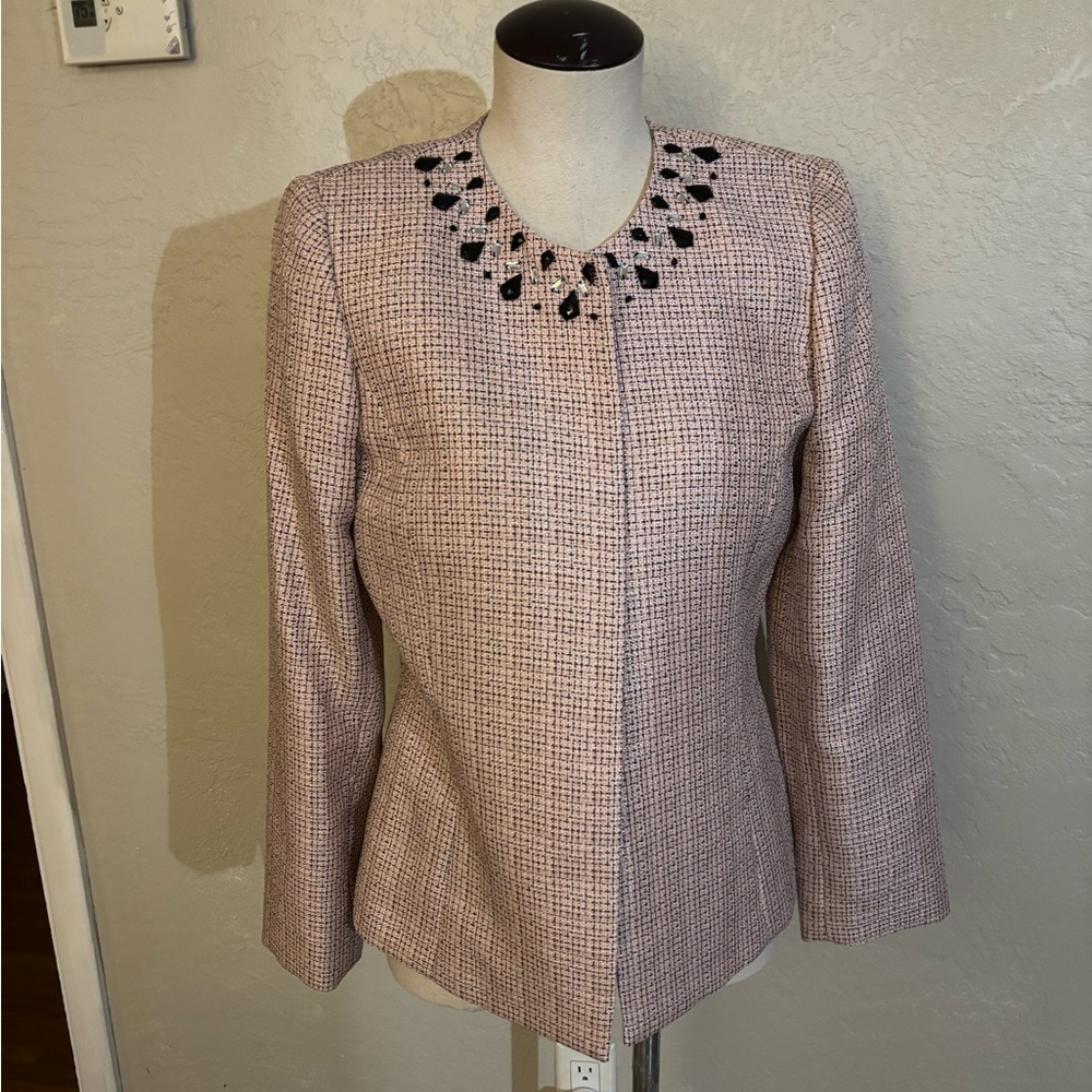 Tahari Arthur S. Levine Pink Tweed Jacket with Embellished Collar Sz 8 - Picture 2 of 11